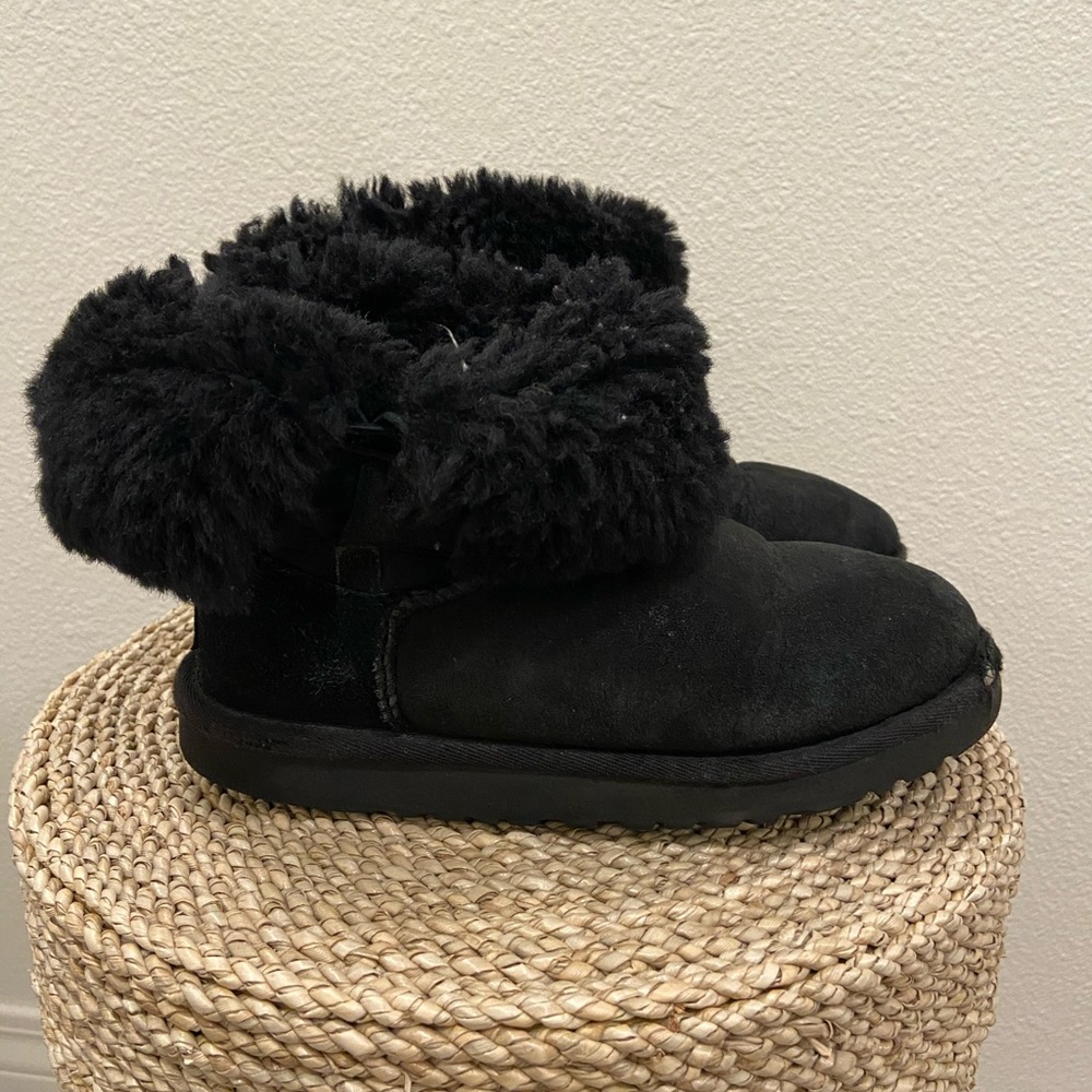 Black uggs - Picture 4 of 7
